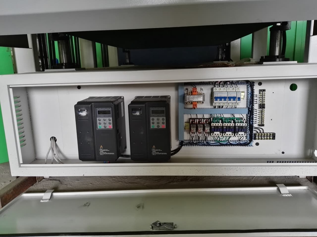 Шлифовальный станок для рельефного шлифования LTT DT 1000-4