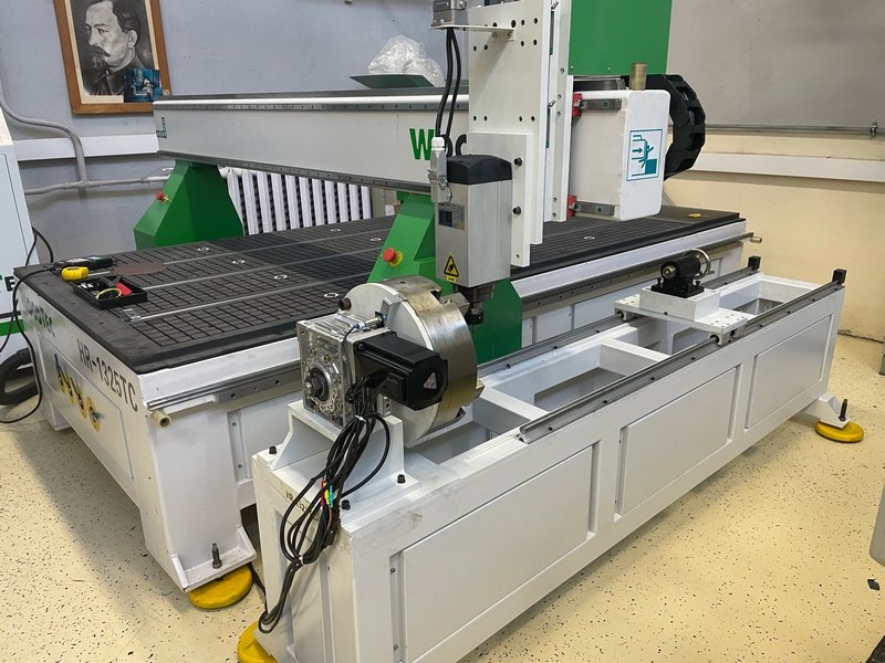 Фрезерно-гравировальный станок с чпу WoodTec HR 1325TC