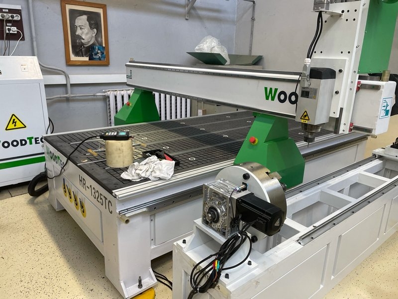 Фрезерно-гравировальный станок с чпу WoodTec HR 1325TC