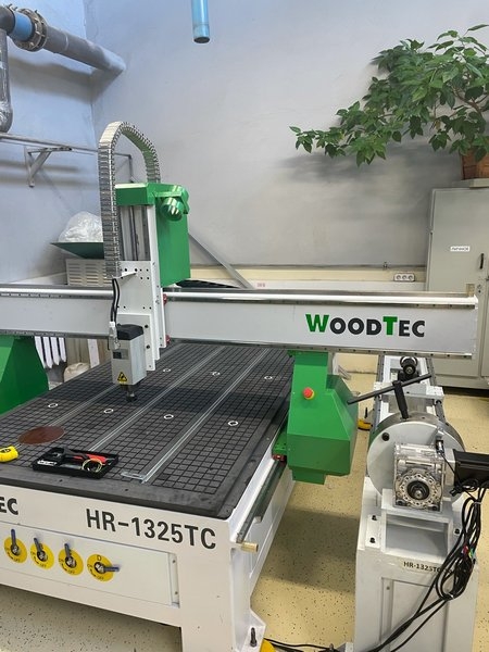 Фрезерно-гравировальный станок с чпу WoodTec HR 1325TC