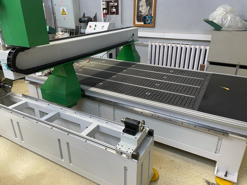 Фрезерно-гравировальный станок с чпу WoodTec HR 1325TC