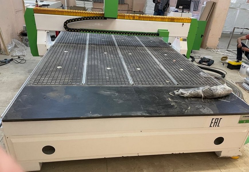 Фрезерно-гравировальный станок с чпуWoodTec CH 2030L