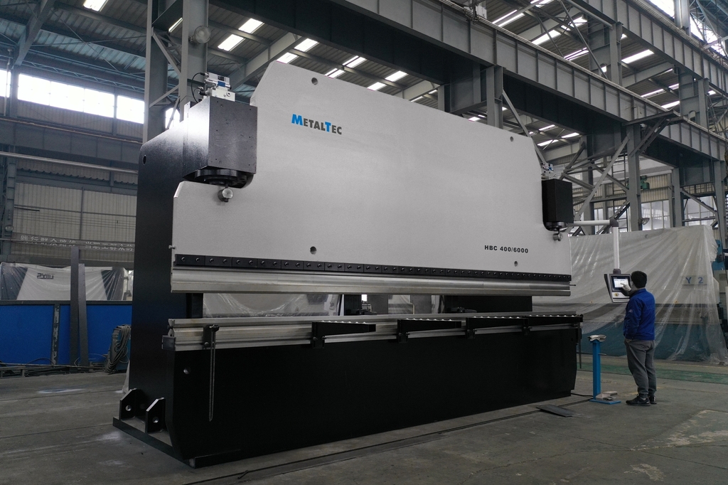 Листогибочный гидравлический пресс с ЧПУ MetalTec HBC 400/4000