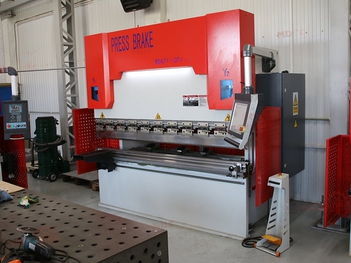 Вертикальный гибочный пресс WE67K-125T/3200 DA-E80T