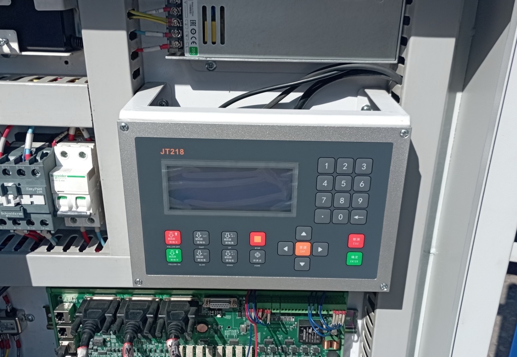 Оптоволоконный лазерный станок для резки металла Ltt 3015B (1000)