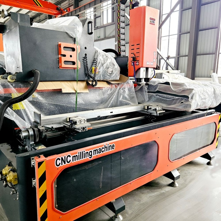 Двухшпиндельный сверлильно-фрезерный станок с ЧПУ ZSSD-CNC-3000 для обработки алюминиевого профиля